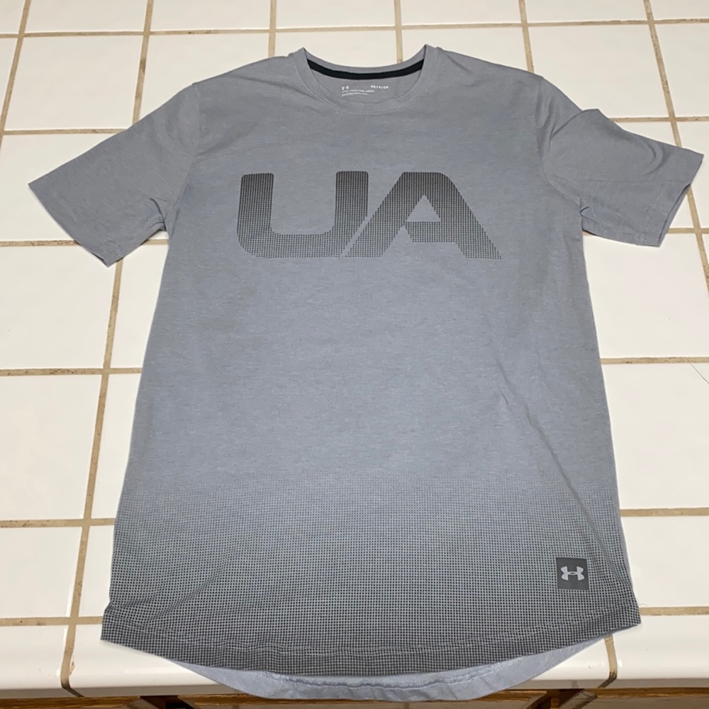 Under Armour Men’s Small Gray Loose T shirt